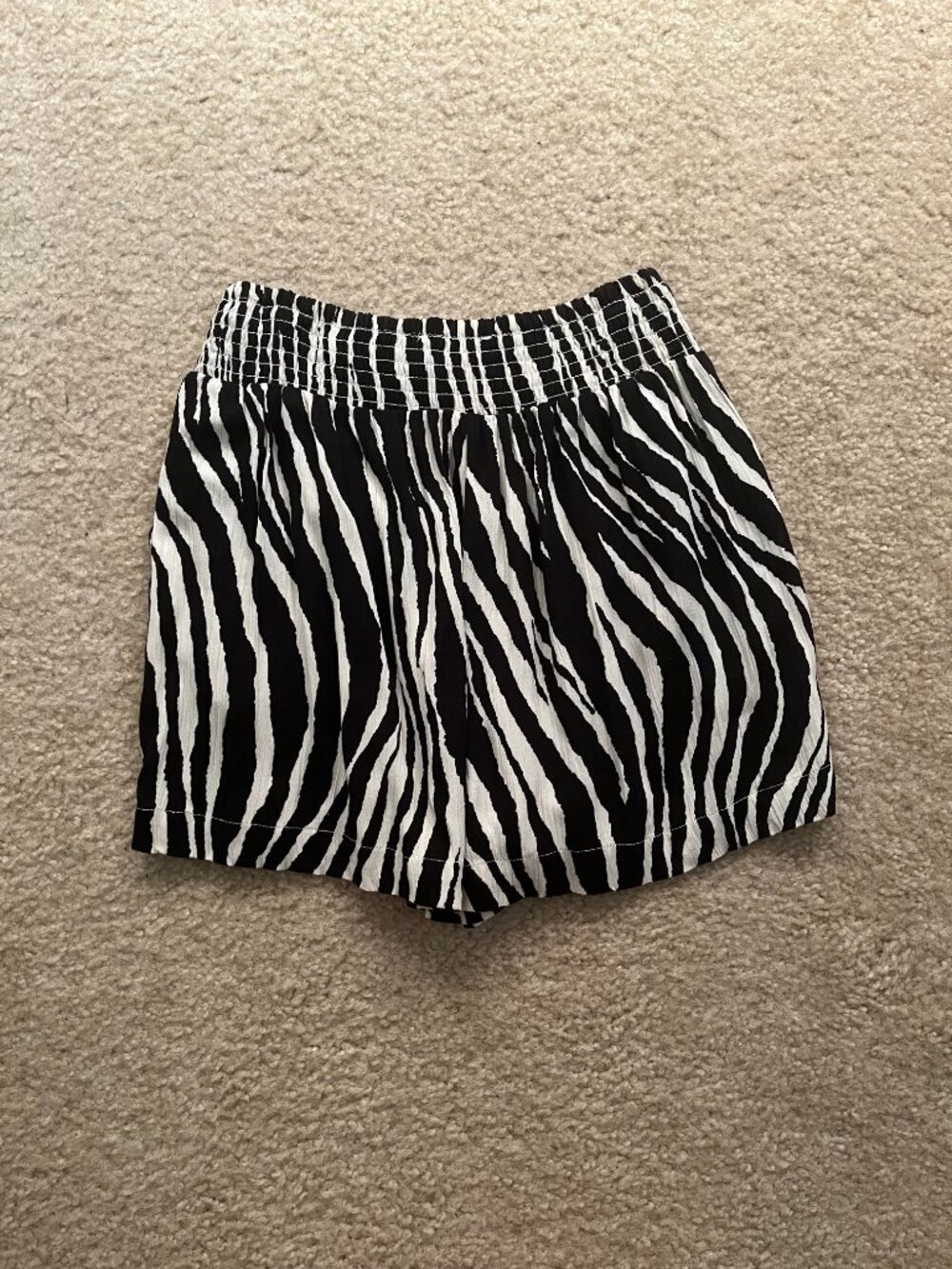 Makk Fashions Midnight Escape V-Neck Top & Elastic Waist Shorts Size Small View 6